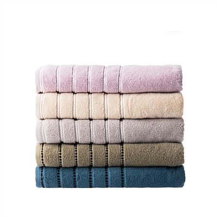 Design Republique Poppy Dobby Zero Twist Bath Towel 
